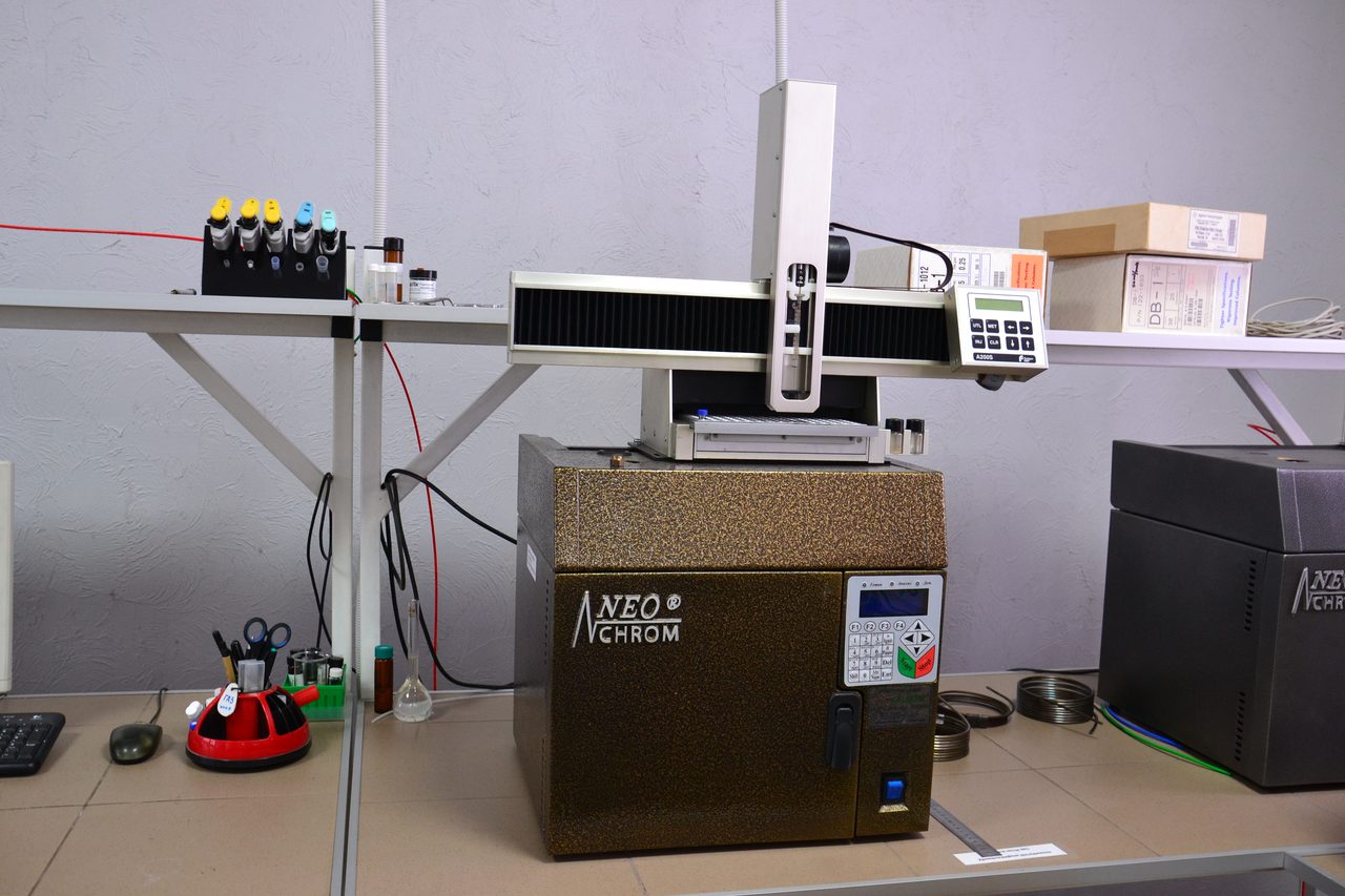 A modern gas chromatograph with autosampler in a laboratory setting