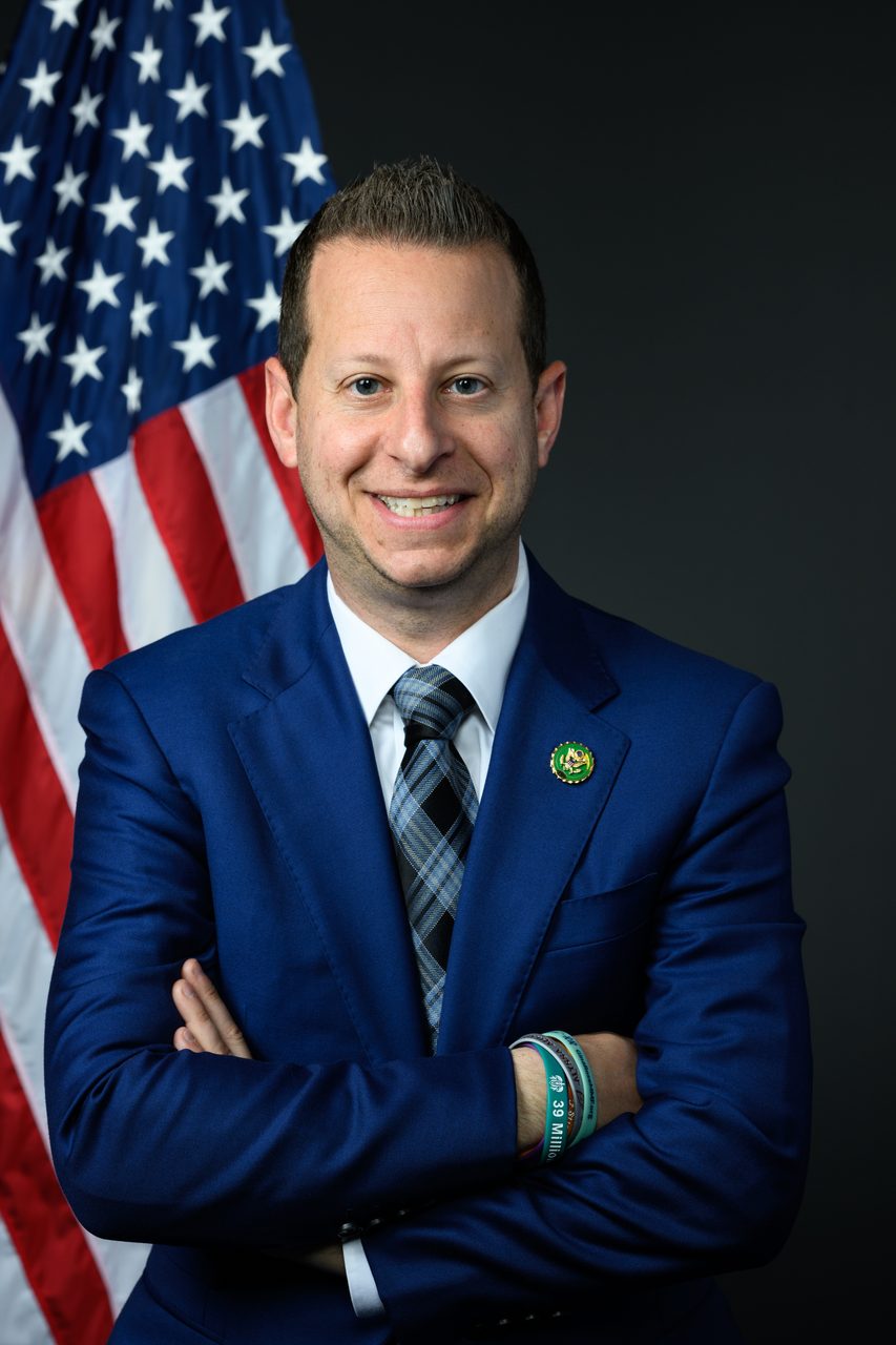 Official Congressional portrait of Representative Jared Moskowitz of Florida