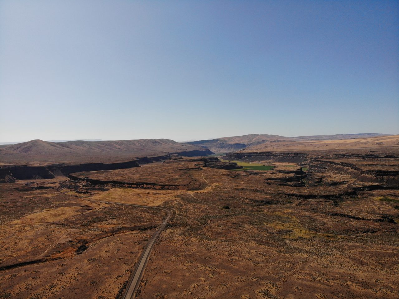 Dry Falls, Washington State, a horseshoe-shaped abandoned cataract carved by the Missoula floods