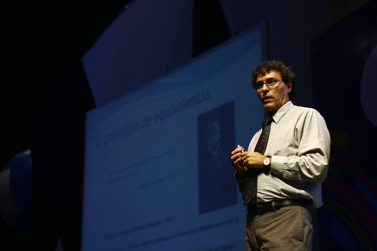 A photographic portrait of the physicist Miguel Alcubierre
