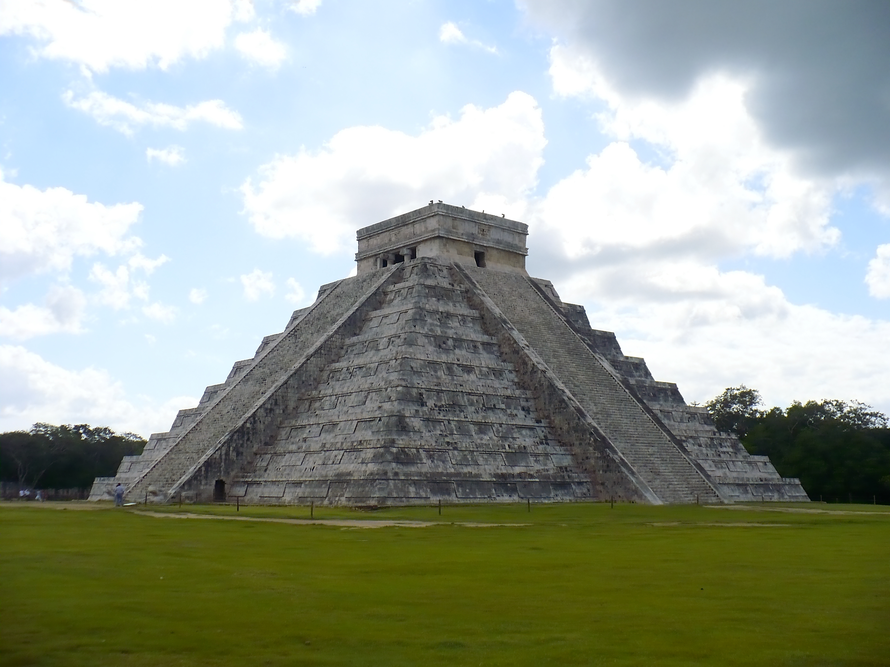 El Castillo, the Pyramid of Kukulkan, at Chichen Itza, Yucatan, Mexico
