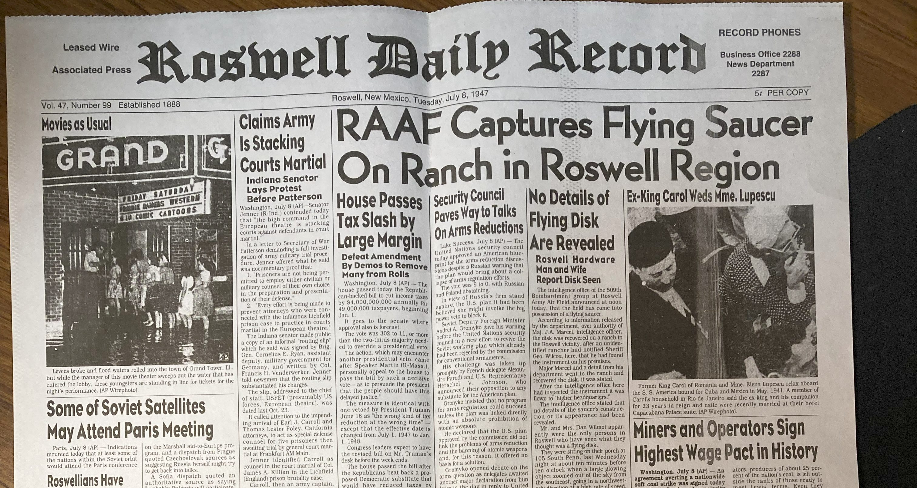 The masthead and lead headline of the Roswell Daily Record for July 8, 1947, reading RAAF Captures Flying Saucer On Ranch in Roswell Region