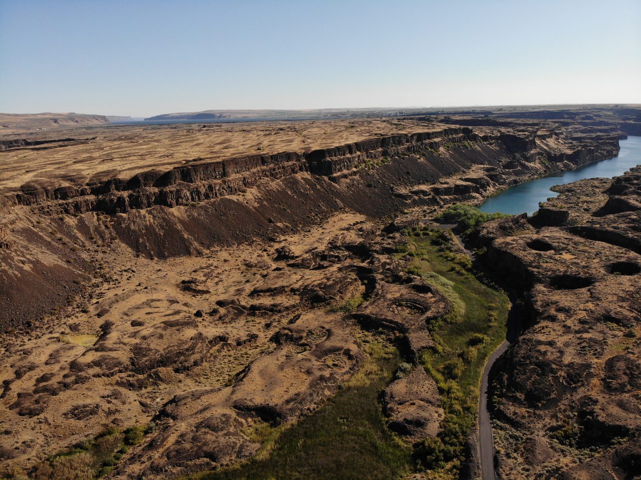 The dry, abandoned waterfall cliff of Dry Falls in the Channeled Scablands of Washington State, carved by catastrophic ice-age flooding